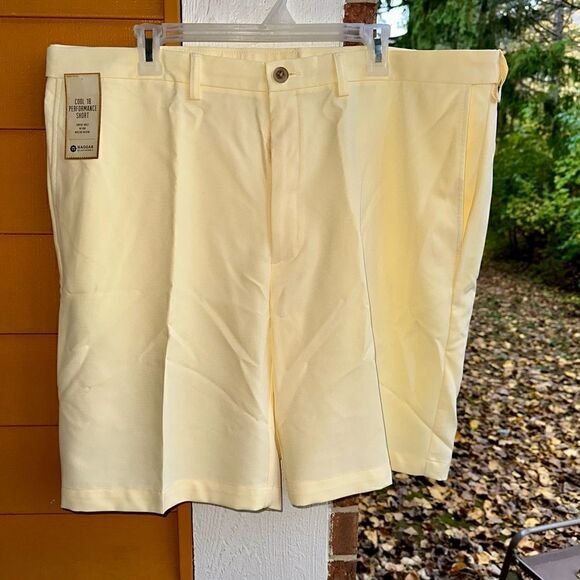 Haggar Performance Cool 18 Soild Oxford Yellow Golf Shorts Men's Size 42W - Picture 3 of 5